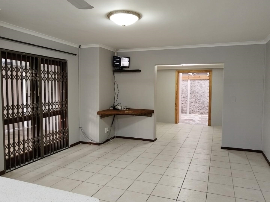 5 Bedroom Property for Sale in Victoria Park Western Cape